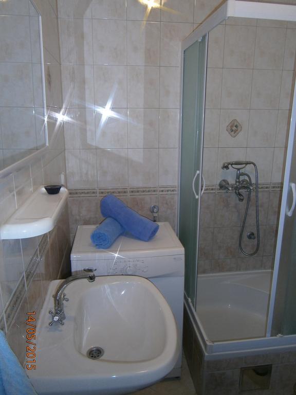 Apartments Tri Palme Baška Voda Rom bilde